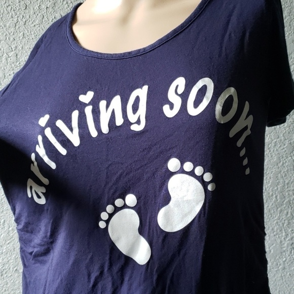 Graphic Maternity tee arriving soon size small - Picture 2 of 8
